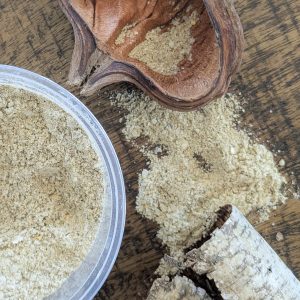 Mélange de farines végétales, ortie bio et spiruline pour terrarium bioactif et élevage de cloportes